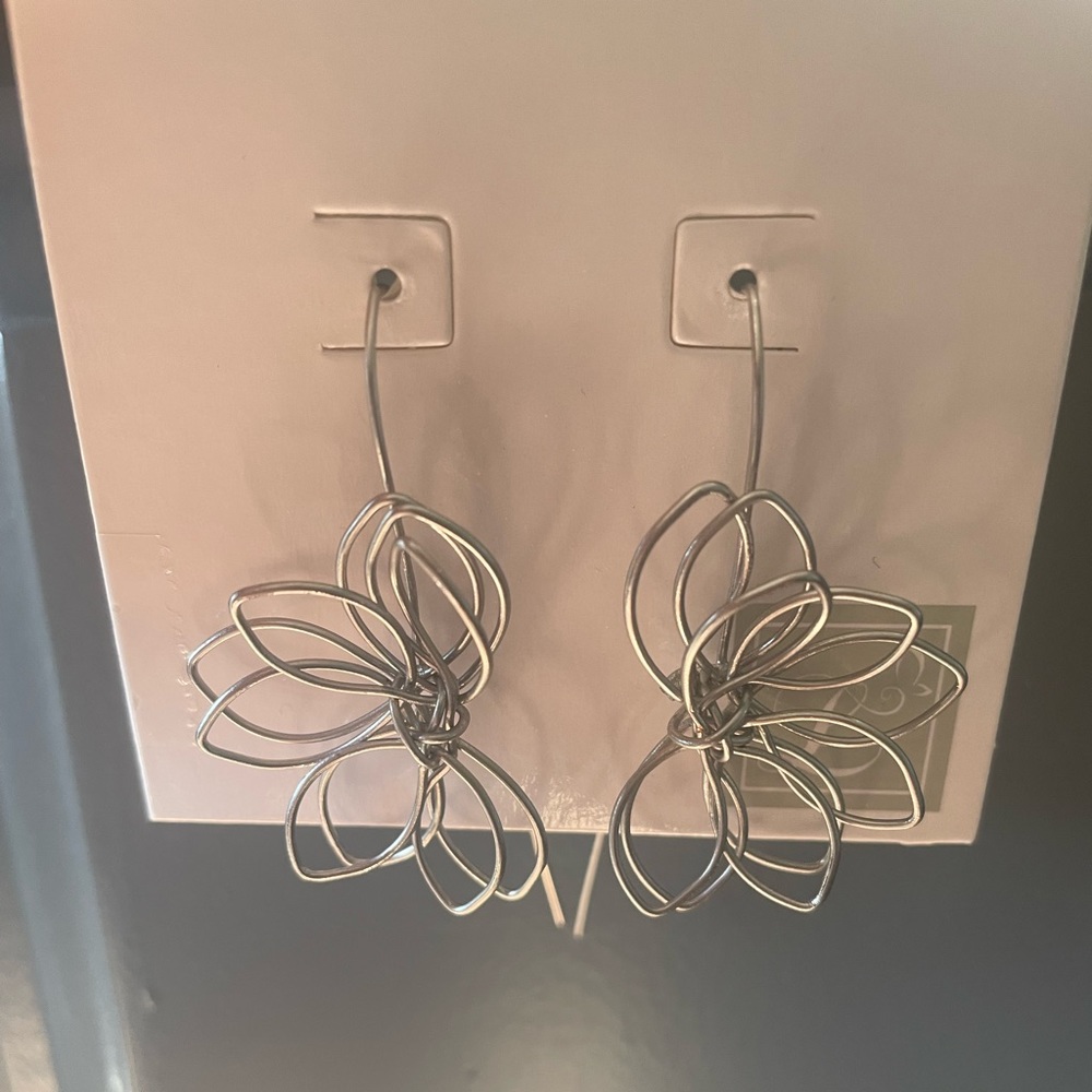 ✨NEW ✨ Flower Earrings
